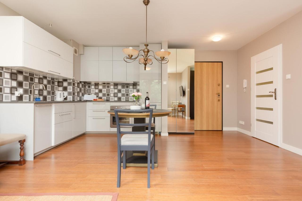 Elegancki Apartament W Centrum Gdyni Z Parkingiem By Noclegi Renters グディニャ エクステリア 写真