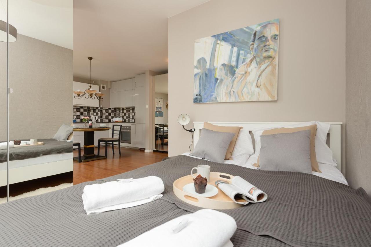 Elegancki Apartament W Centrum Gdyni Z Parkingiem By Noclegi Renters グディニャ エクステリア 写真